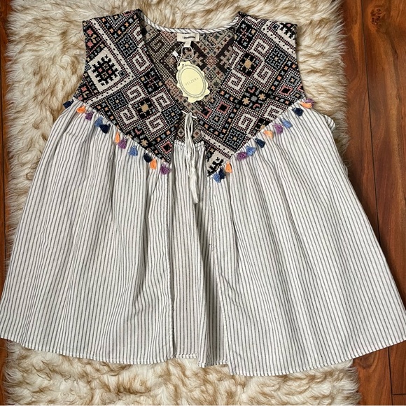 Velzera tassel embroidered boho open vest - Picture 3 of 9